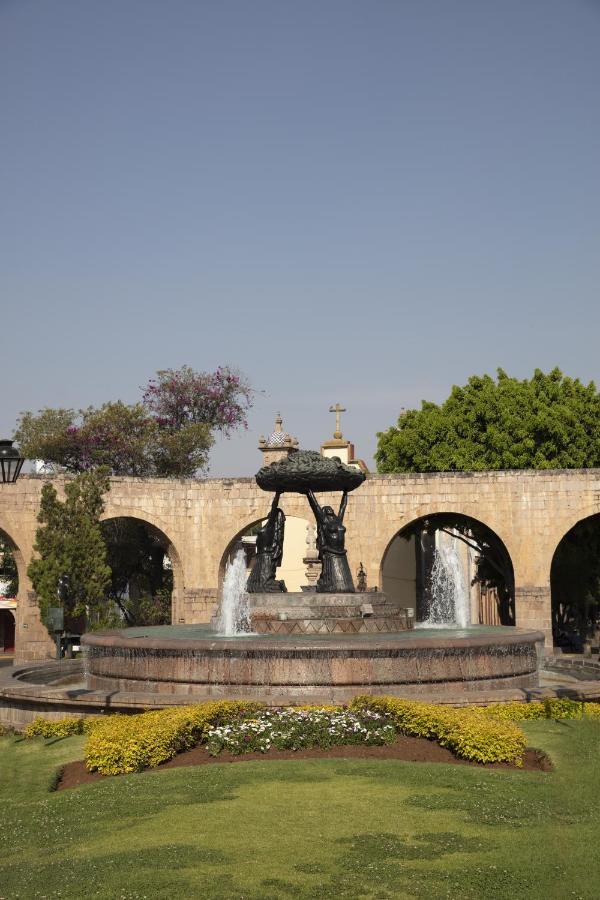 Fiesta Inn Morelia Altozano Екстериор снимка