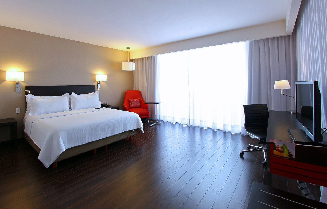 Fiesta Inn Morelia Altozano Екстериор снимка